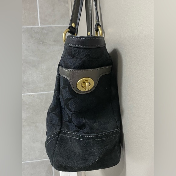Coach Black Handbag. Gently Used. Serial: H0651-10384 - Picture 3 of 4